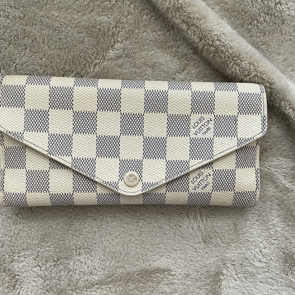 Louis Vuitton wallet. Authentic